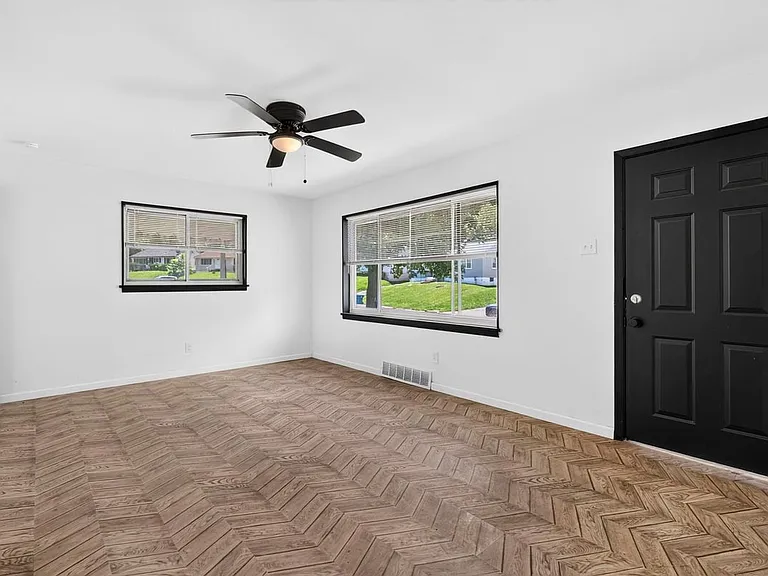 5544 Sapphire Ave — Photo 29
