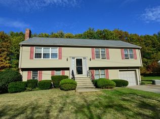 7 Hitching Post Dr, Walpole, MA 02081