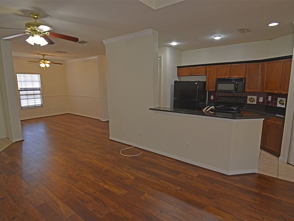 1st image of 130 Calle El Jardin 202