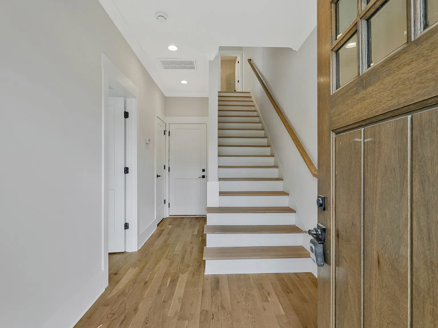 4 bed, 4.0 bath, 2039 sqft, $4,200 — Photo 3
