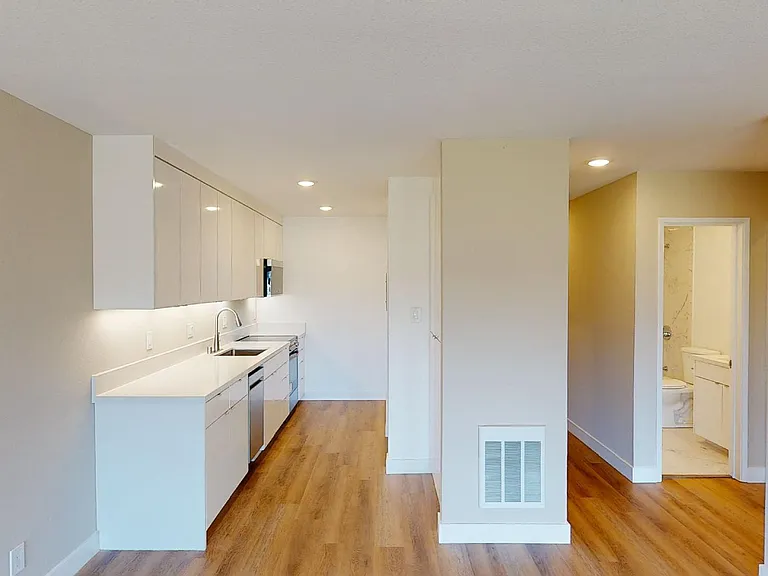 Marina Cove Apartments — Photo 22