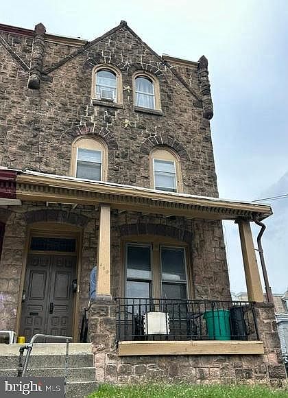 1st image of 423 Spring St