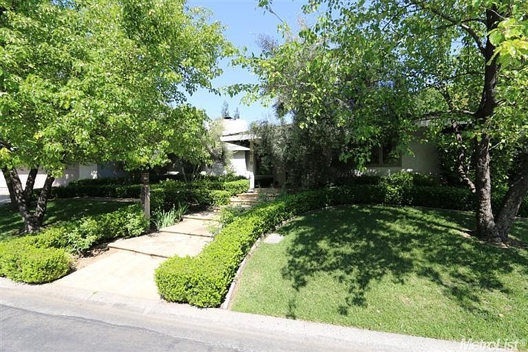 1st image of 670 Lake Wilhaggin Dr #D