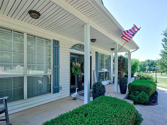 5th image of 610 W Ridge Dr