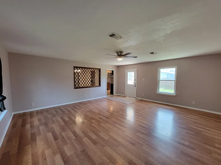 1060 Richmond Dr — Photo 8