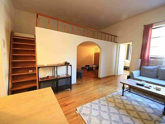 4th image of 115 W 77th St APT 3R