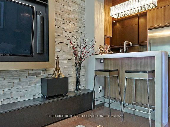 4th image of 10 Yonge St #3604