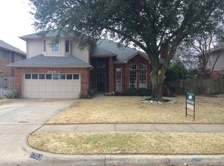 1703 Altacrest Dr, Grapevine, TX 76051