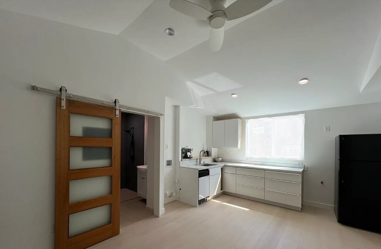 642 W 10th St — Photo 1