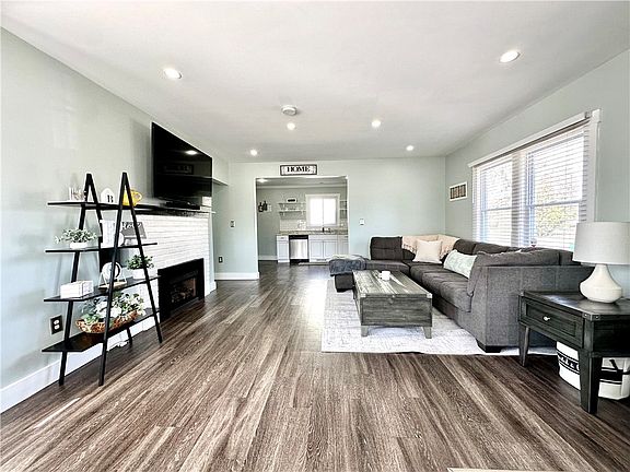 4th image of 85 McEwen Rd