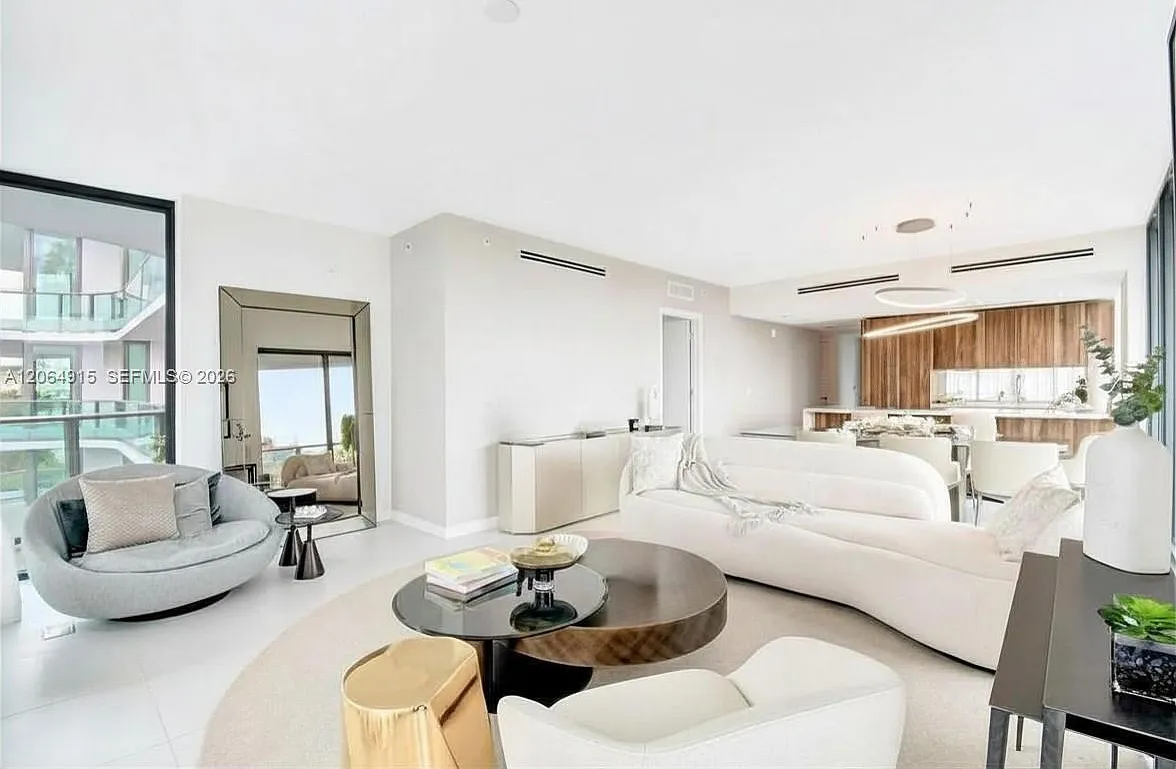 3 bed, 3.5 bath, 1670 sqft, $9,500 — Photo 1