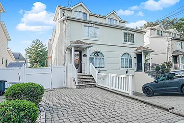 137 Shiel Avenue, #1