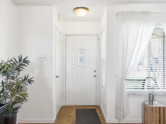 5th image of 5803 Fence Row