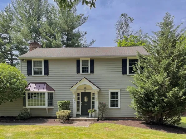 1815 Green Briar Dr, Worcester, PA 19490