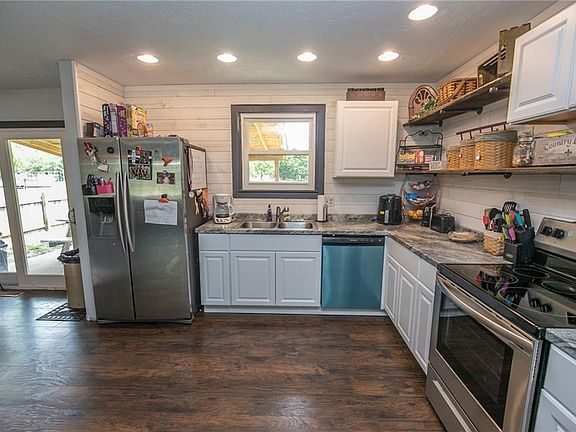 3rd image of 204 Wenner St