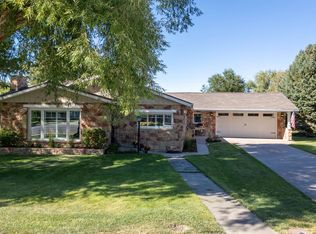 77 W Main St, Cowley, WY 82420