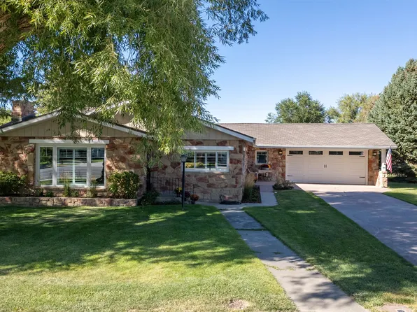 77 W Main St, Cowley, WY 82420