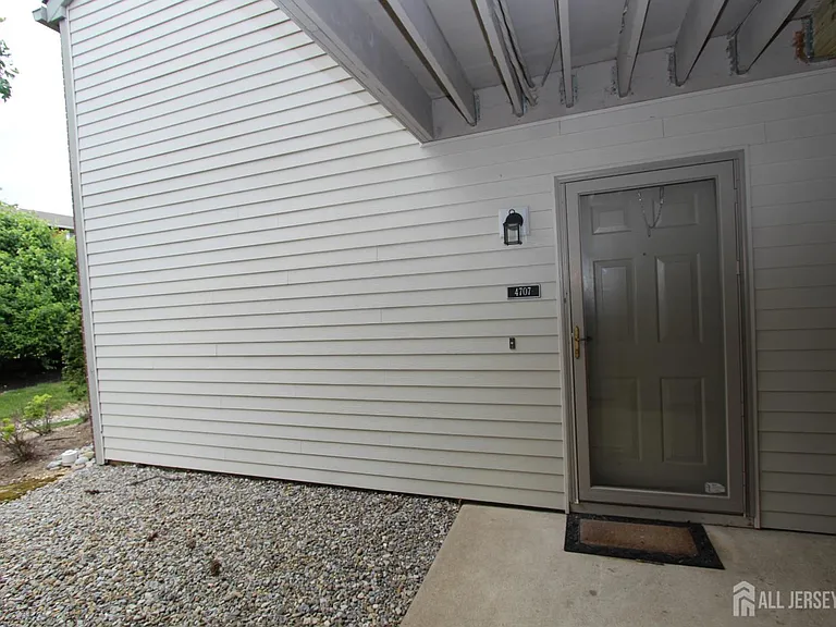 4707 Ravens Crest Dr — Photo 7