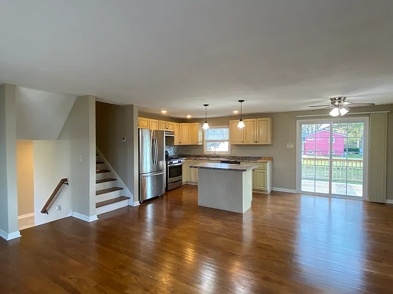 112 Meadow River Dr — Photo 2