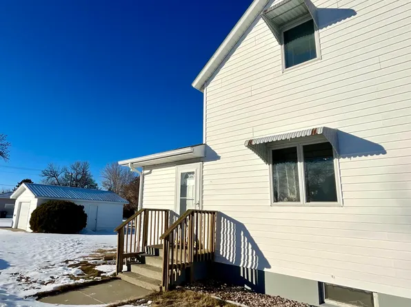 501 Summit St, Underwood, ND 58576