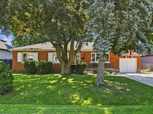 70 Floresta Ct, Hamilton, ON L9G 1R8