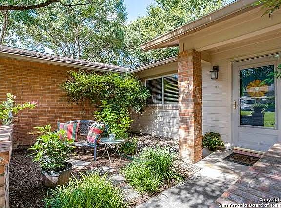4th image of 1706 Autumn Woods St