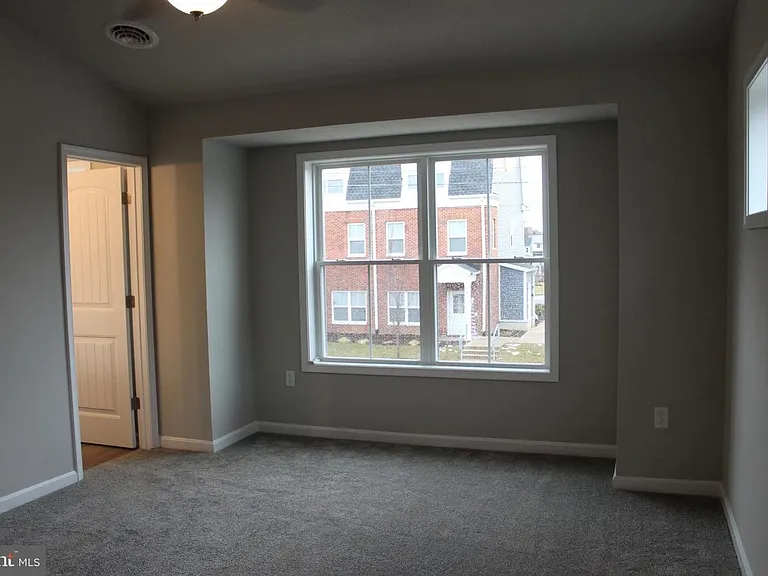 642 N College St — Photo 4