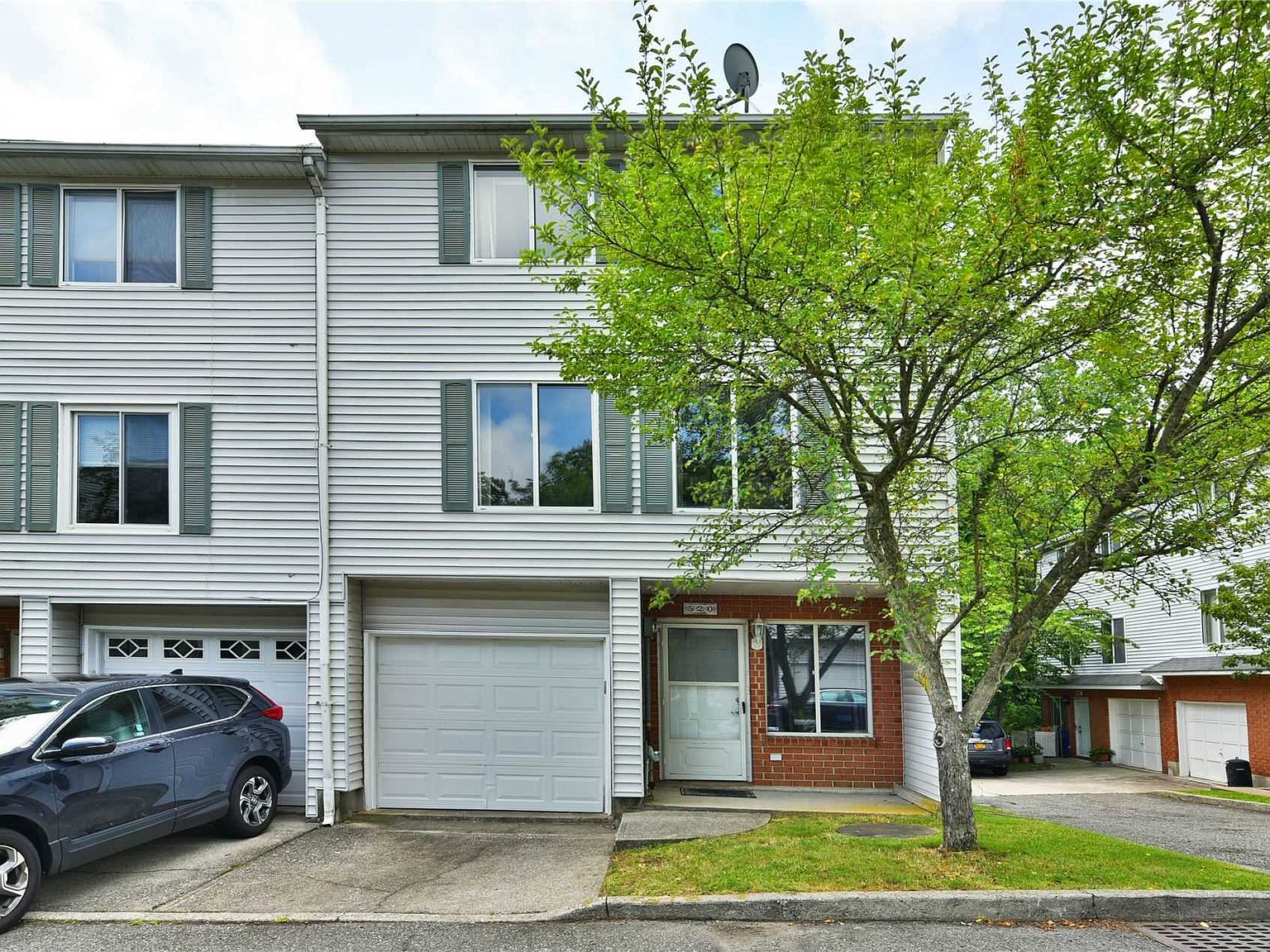 520 Ilyssa Way Staten Island Ny 10312 Mls 3233420 Zillow