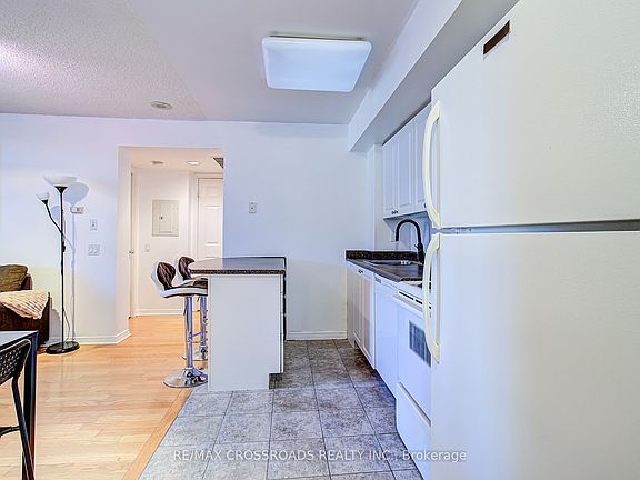 5th image of 30 Harrison Garden Blvd #1512