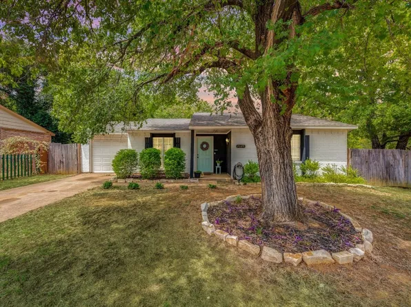 7029 Fallbrook Ct E, Fort Worth, TX 76120