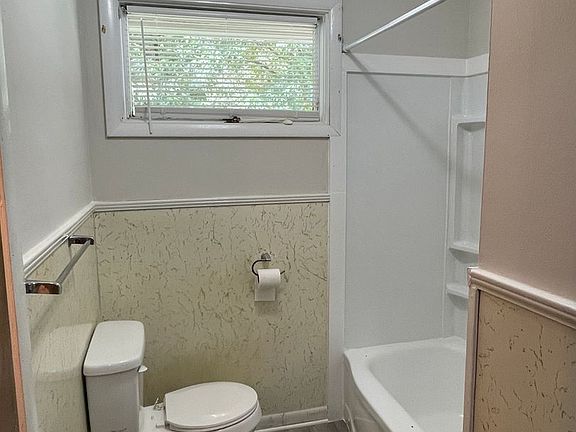 4th image of 1007 Brookfield Dr