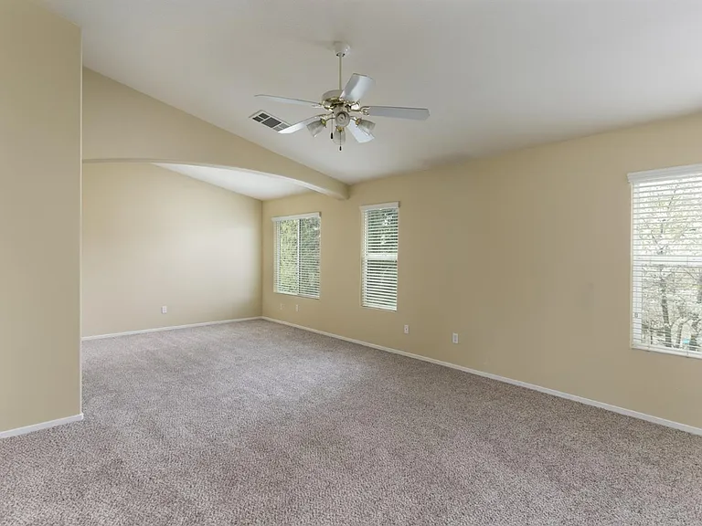 669 Brittanyann Ln — Photo 4