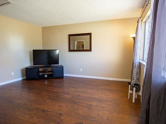 4th image of 2248 Fern Ave