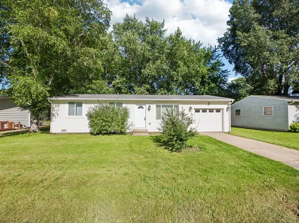 2804 Old Oak Dr, McHenry, IL 60050