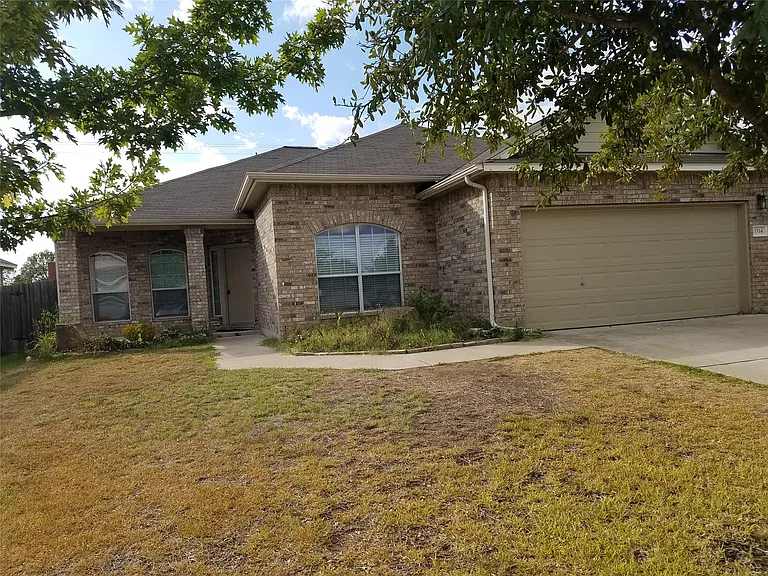 1514 Kothman Dr — Photo 1