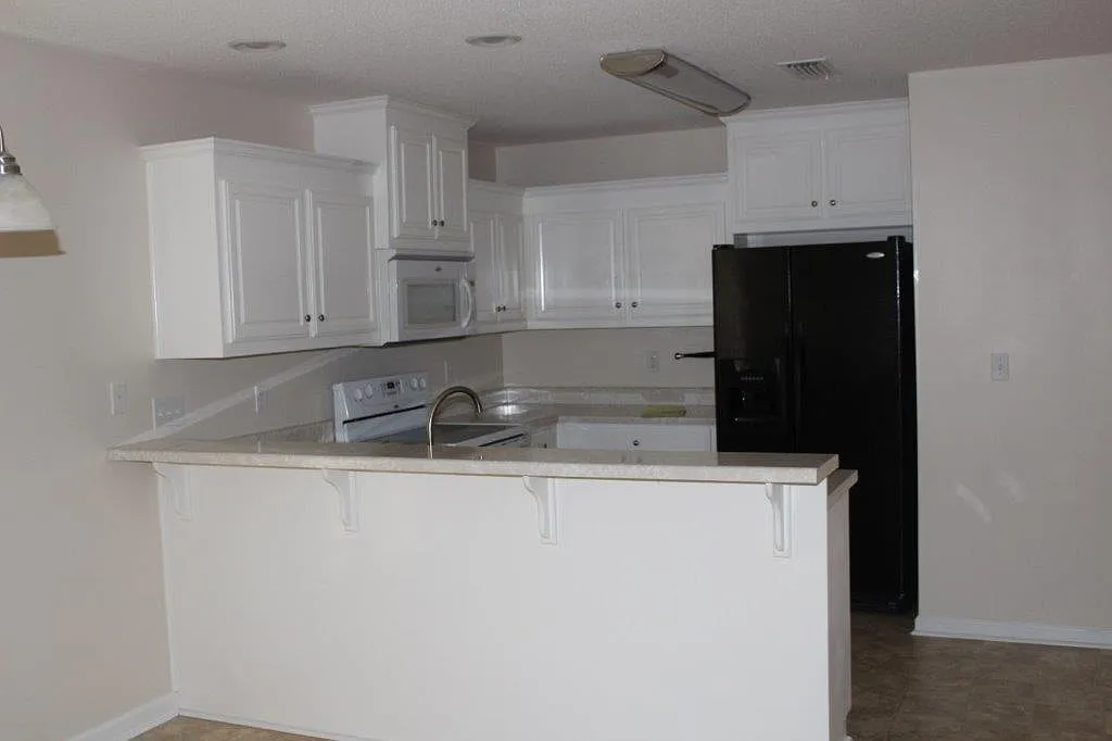 3 bed, 1267 sqft, $1,350 — Photo 2