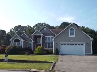 63 River Crest Dr, Pawcatuck, CT 06379