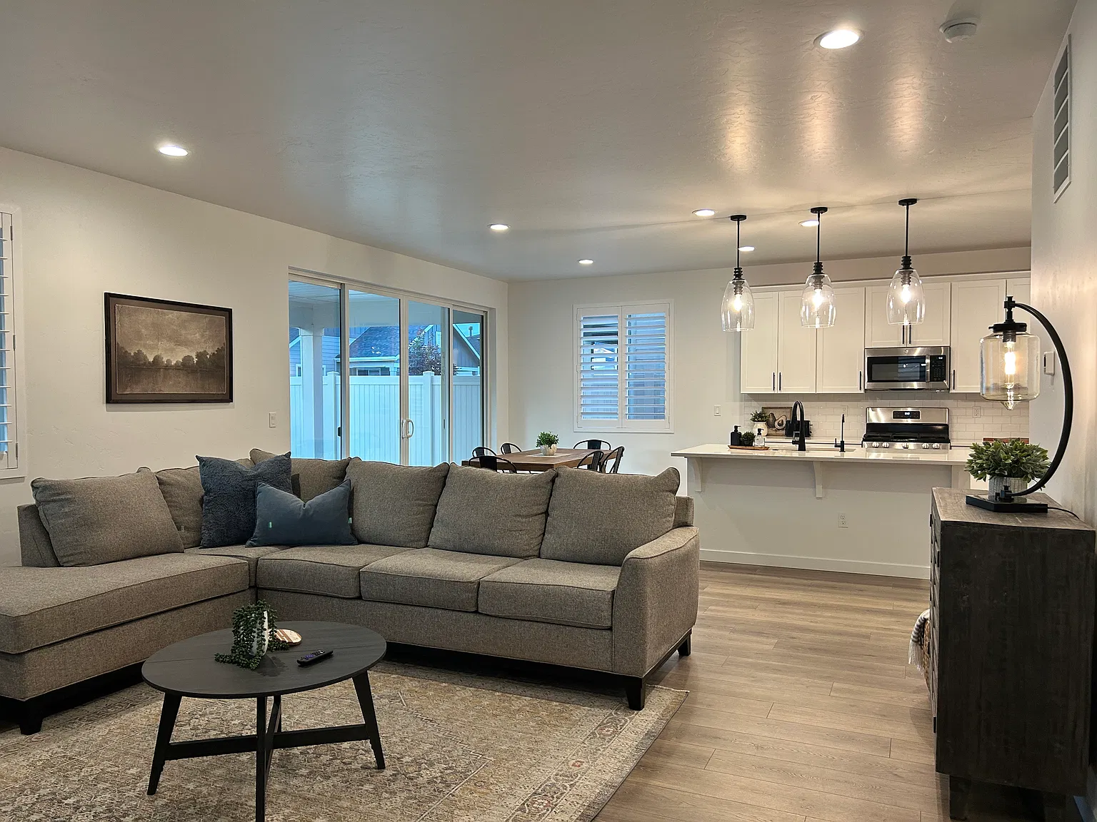 5 bed, 2665 sqft, $3,700 — Photo 2