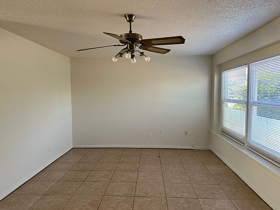 3rd image of 950 Ash Ave
