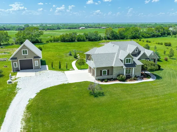 1165 N Wiltshire Ct, Mulvane, KS 67110