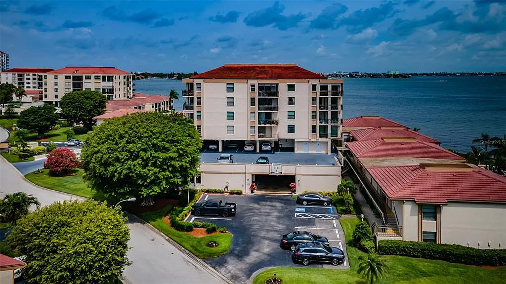 1 bed, 1.5 bath, 790 sqft, $2,200 — Photo 2