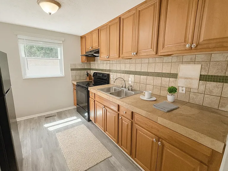 Maxwell Dr SW — Photo 3