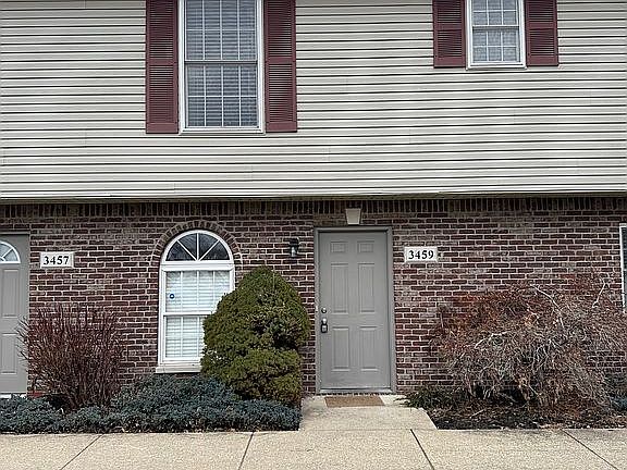 2nd image of 3459 S Oaklawn Cir
