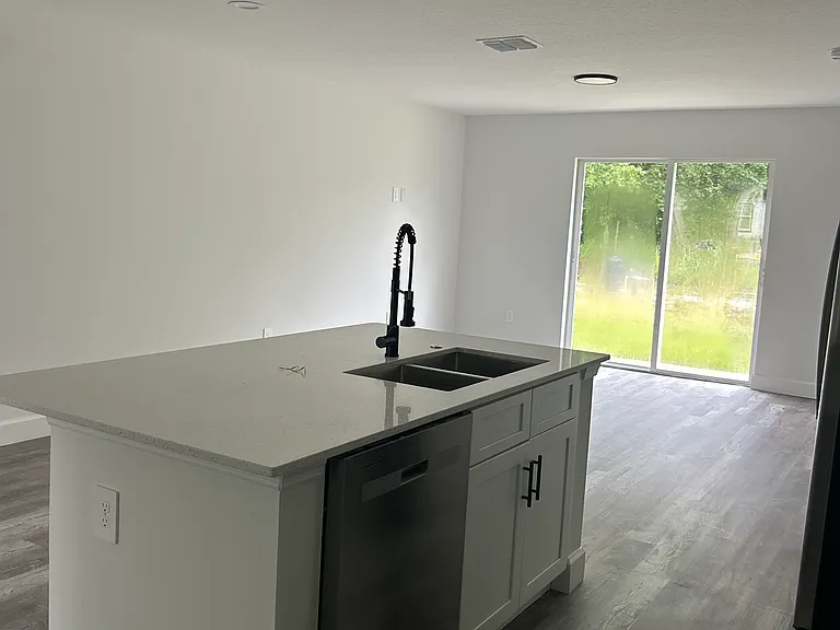 58 Olive Cir — Photo 6