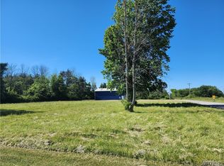 998 Harwyn Dr #6, Lyndonville, NY 14098