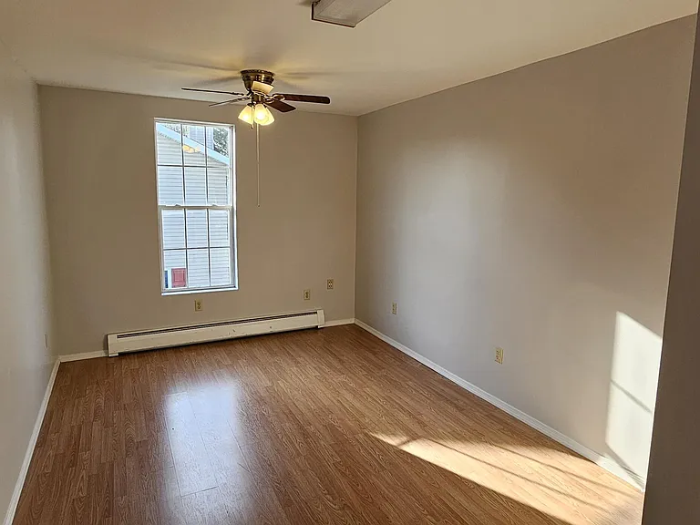 406 Main St — Photo 21
