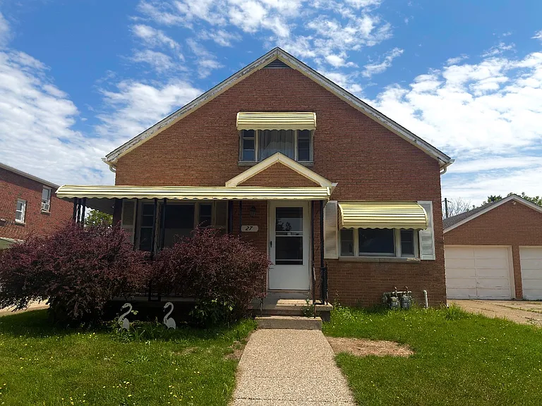 27 Beechwood Placelower — Photo 1