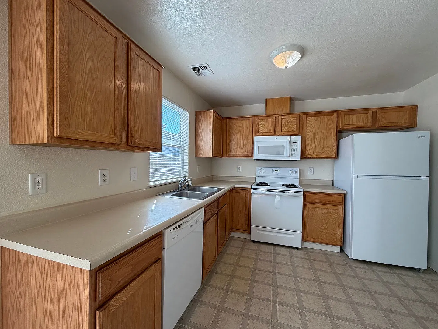 655 Sunny Lane — Photo 2