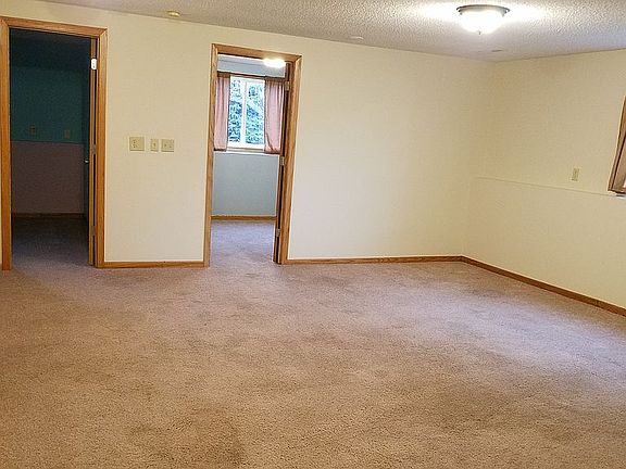 3rd image of 303 Cari Park Ln