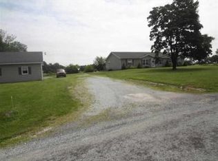 725 Railroad Ln, Orrtanna, PA 17353